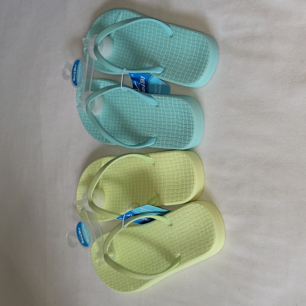 2 Women's Flip Flops|Size 7-8